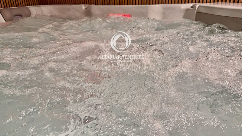 Foto ab3d9ef7-8788-41bf-b796-e337d3e58983. Casa amb aparcament piscina a La Caleta Adeje