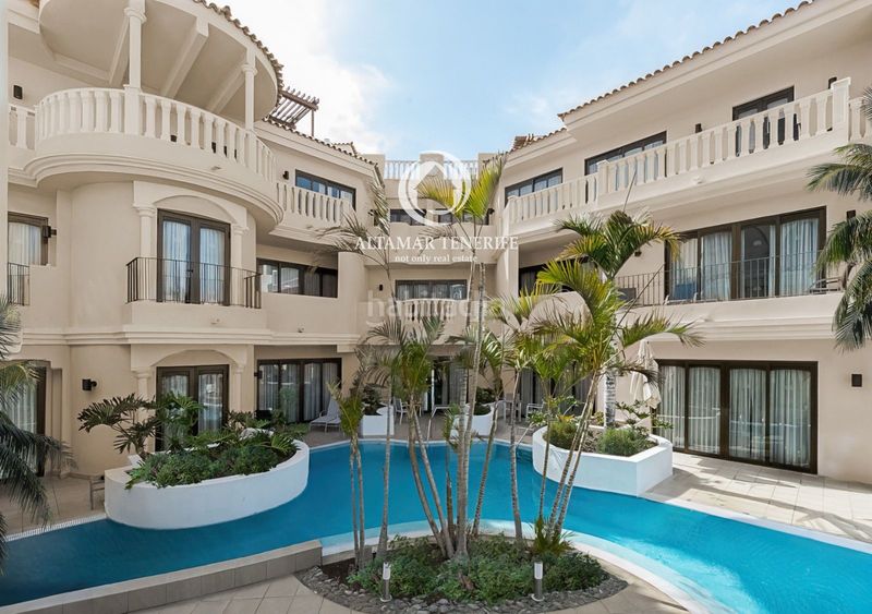 Foto f15cba73-bc80-4821-948d-495635af52af. Apartament amb aparcament piscina a Los Cristianos Arona