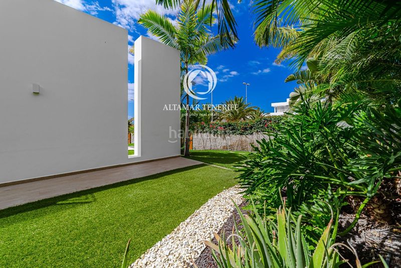 Foto cbfbee2a-a302-41c8-873a-8034a91dc858. Casa amb aparcament piscina a La Caleta Adeje