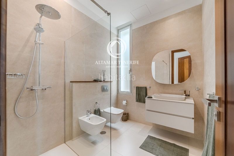 Foto d86957fb-41aa-4723-968c-1c690eec7aa9. Casa amb aparcament piscina a La Caleta Adeje