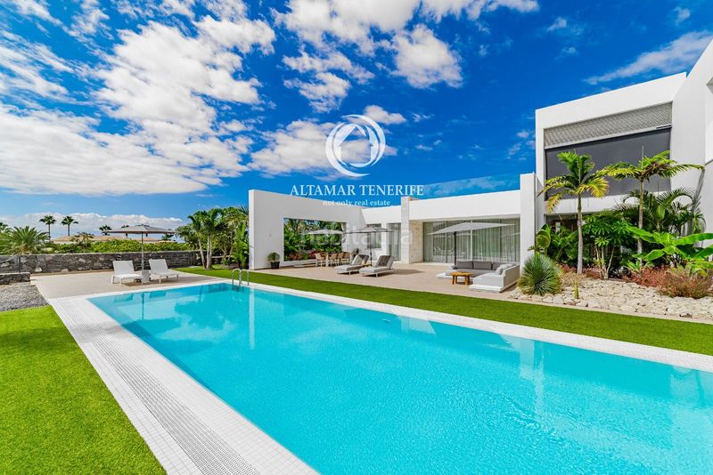Foto eeccddbd-afc2-4db8-a54f-882f9df16606. Casa amb aparcament piscina a La Caleta Adeje