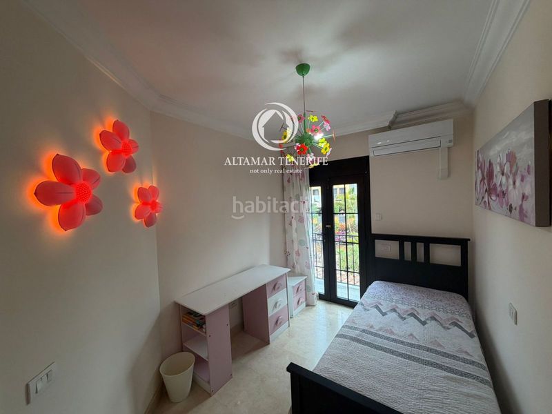 Foto 10dca65a-1b63-4f1e-a29a-3103f053cefe. Rent semi detached house with parking pool in Playa del Duque Adeje
