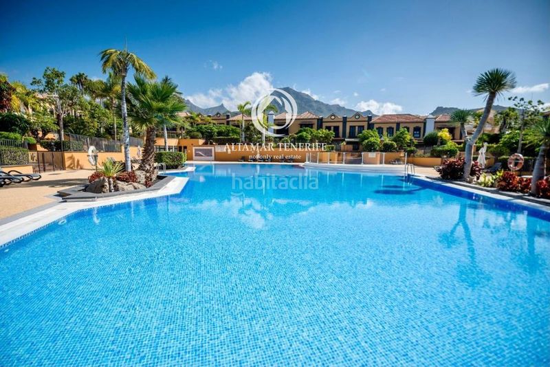 Foto 4dc2c6e5-70de-4fb6-aea4-0149662b63ca. Rent semi detached house with parking pool in Playa del Duque Adeje