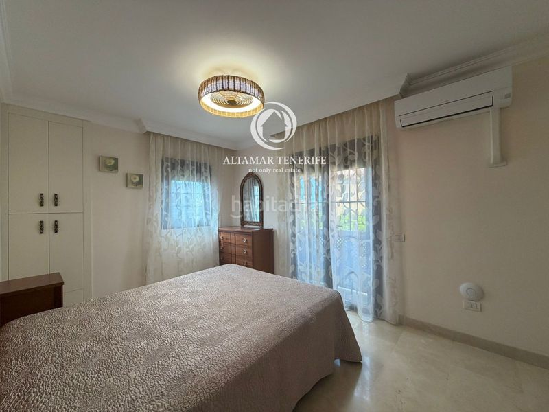 Foto 89a950ec-d0ec-45b7-b165-f3bd580dd21b. Rent semi detached house with parking pool in Playa del Duque Adeje