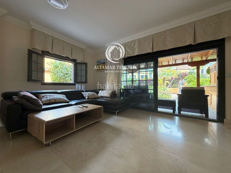 Foto 9045c6fc-35f1-48d0-850a-1a3f5cfa414a. Rent semi detached house with parking pool in Playa del Duque Adeje