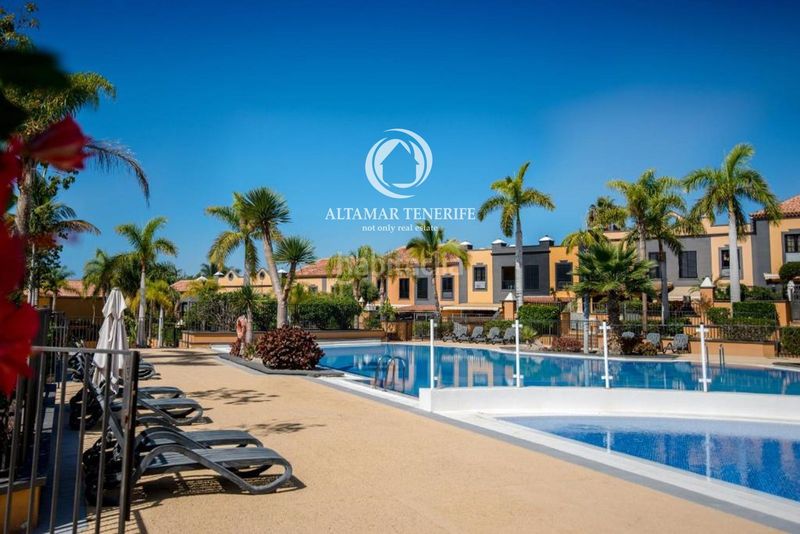Foto 94ba2fdc-7c00-42e7-8748-66c725870f21. Rent semi detached house with parking pool in Playa del Duque Adeje