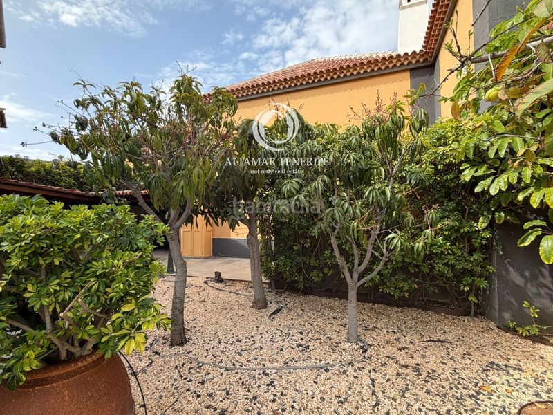 Foto a6cb5a09-9482-43cc-b701-cb969e3024a2. Rent semi detached house with parking pool in Playa del Duque Adeje