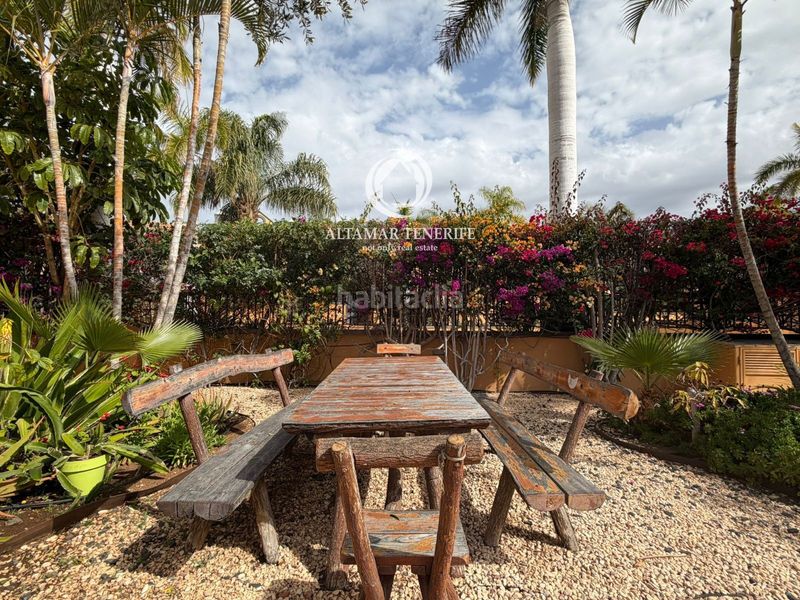 Foto c7b5f1c2-0563-4320-8895-4e783d37956a. Rent semi detached house with parking pool in Playa del Duque Adeje