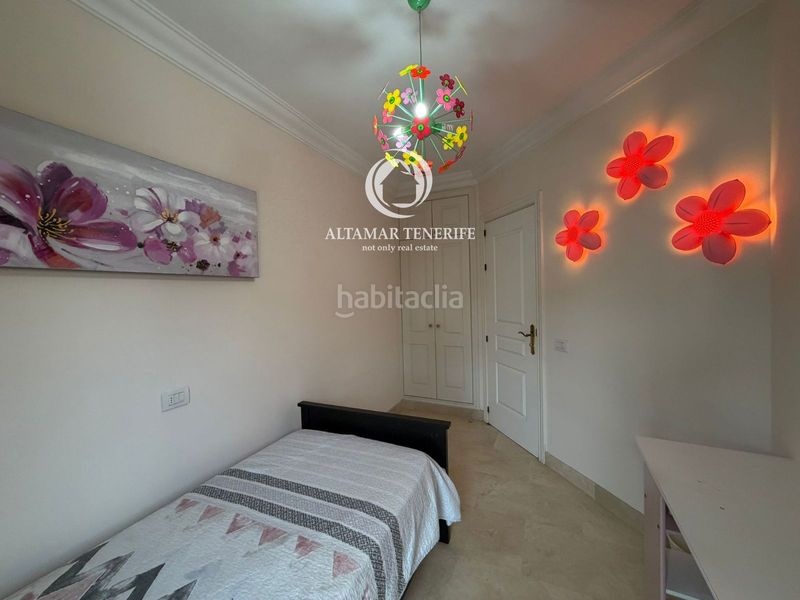 Foto d0679564-1eba-4ff8-9c05-f90080bcbb67. Rent semi detached house with parking pool in Playa del Duque Adeje
