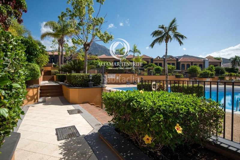 Foto ead470a3-1856-4cec-8390-67d4deaf7543. Rent semi detached house with parking pool in Playa del Duque Adeje