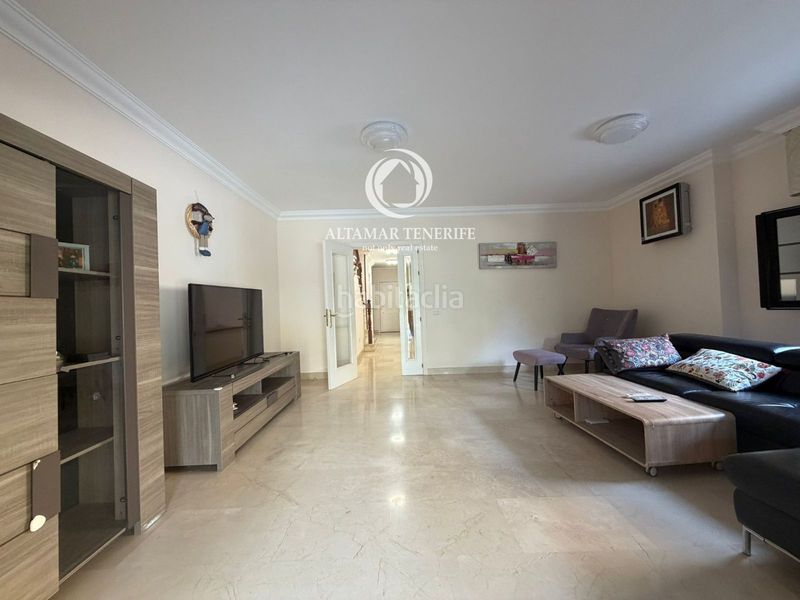 Foto eb6fe3aa-20ed-49e8-aea2-e4cc87c5ae5b. Rent semi detached house with parking pool in Playa del Duque Adeje