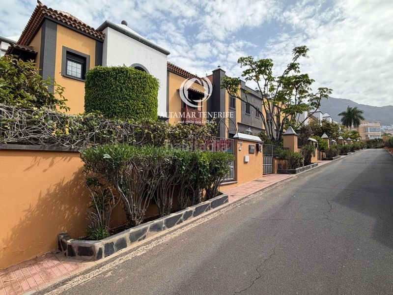 Foto f4fac2e7-3c29-4a02-8577-e5eeab1e8758. Rent semi detached house with parking pool in Playa del Duque Adeje