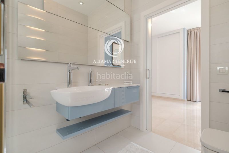 Foto 5c555246-b4cb-4c04-8b62-87a583cdd1d0. Casa amb aparcament piscina a San Eugenio Alto Adeje