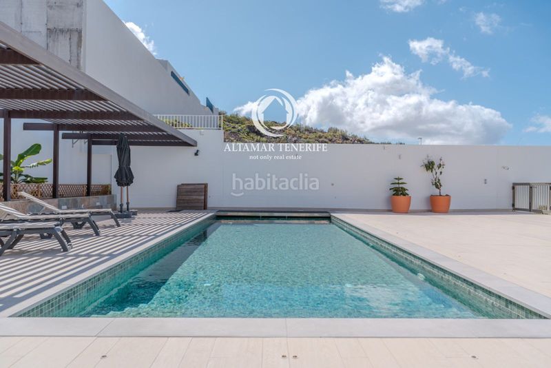 Foto f8ba0242-efce-4a00-93e2-35df593c6b7b. Casa amb aparcament piscina a San Eugenio Alto Adeje