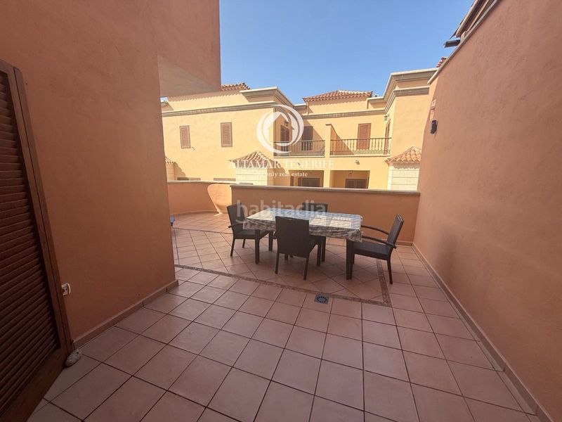 Foto 1fee93fd-2282-4faa-bb4a-1bef1d9cf6eb. Casa adossada amb aparcament piscina a Playa de Fañabé Adeje