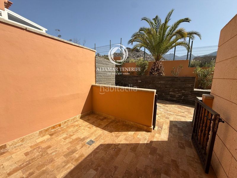 Foto 4b7cf541-fdc3-49f9-8eed-25eaf0b75bb8. Casa adossada amb aparcament piscina a Playa de Fañabé Adeje