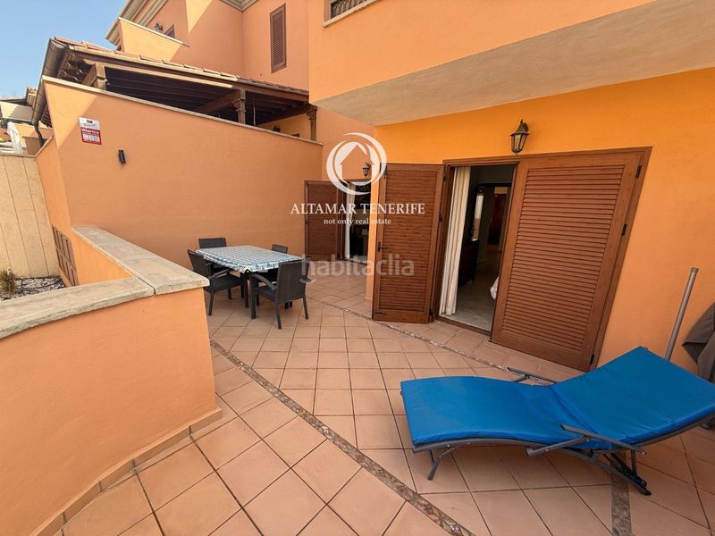 Foto 8f22f0ae-3ddc-48c4-babe-6b932e83a4b3. Casa adossada amb aparcament piscina a Playa de Fañabé Adeje