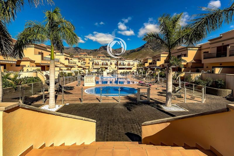 Foto a8de6f19-a126-47b5-854b-89307dc13992. Casa adossada amb aparcament piscina a Playa de Fañabé Adeje