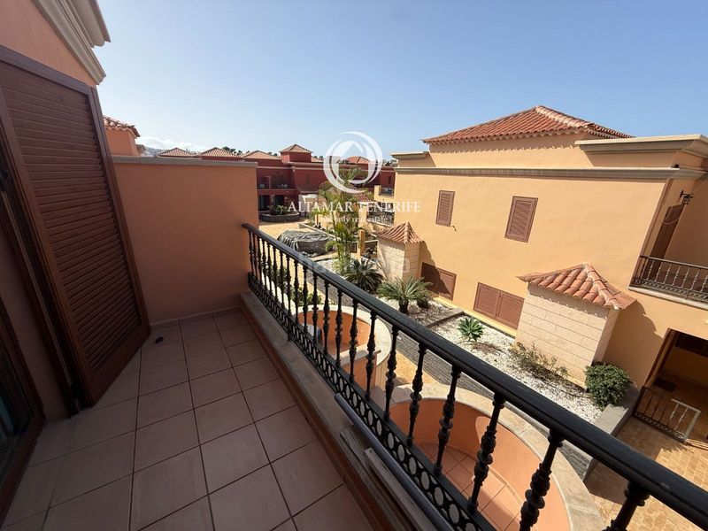Foto ad527c8c-ad15-4b09-9bd7-cb567b0b2fbf. Casa adossada amb aparcament piscina a Playa de Fañabé Adeje