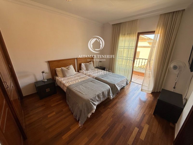 Foto d0bde273-ab99-44c5-910e-05a557cc315e. Casa adossada amb aparcament piscina a Playa de Fañabé Adeje