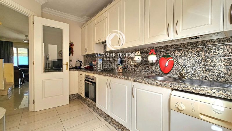 Foto ebebcfa7-3a93-4064-8257-16d9e0df6222. Casa adossada amb aparcament a Chayofa Arona