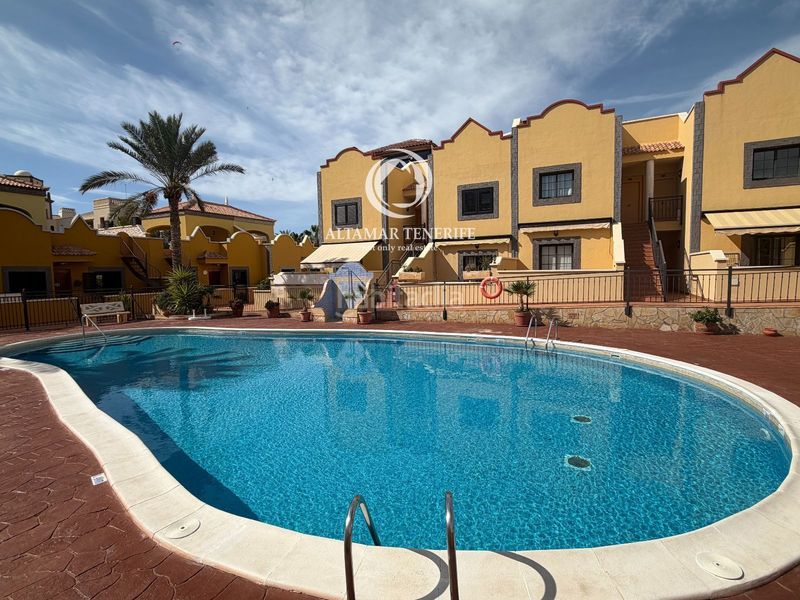 Foto c91269a7-6d5e-40bc-9b97-e140fd5f8032. Apartament amb aparcament piscina a Playa del Duque Adeje