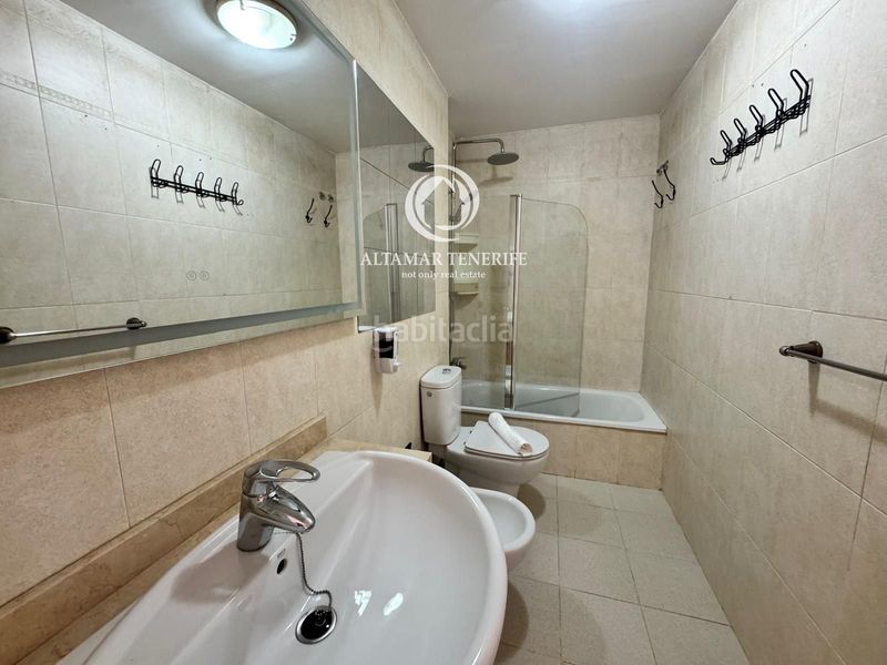 Foto 837d2485-08da-4b1d-a6fa-027af3fe3b06. Apartament amb aparcament piscina a Playa del Duque Adeje