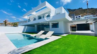 Location Maison  Calle melilla. Alquiler villa adosada con piscina privada y vistas al mar en ro