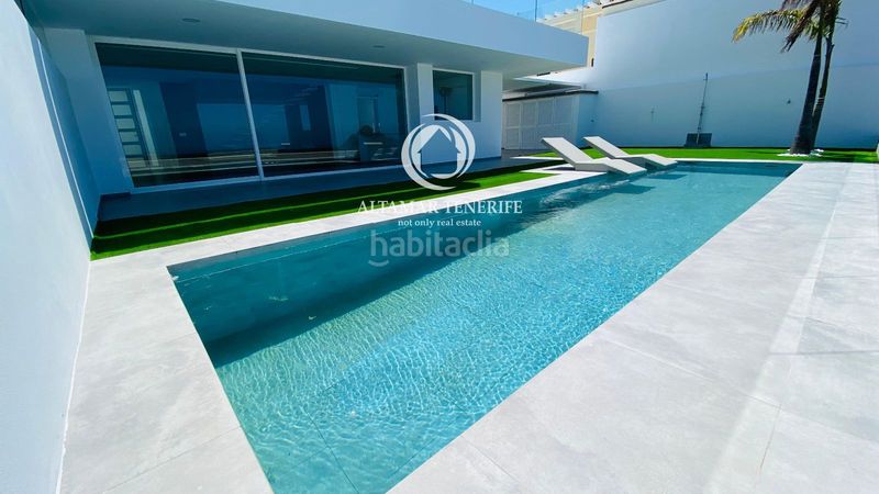 Foto 2513ebd0-49a3-4adb-8f7d-c877cb9eaad6. Lloguer casa amb aparcament piscina a Torviscas Centro y Alto Adeje