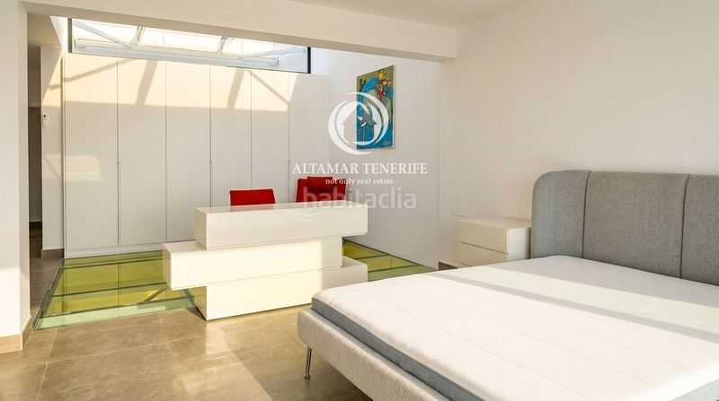 Foto 2bb2beea-e909-47c8-b2c2-7ab98c972059. Apartament amb aparcament piscina a La Caleta Adeje