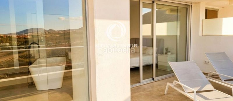 Foto a90b6ff8-c631-48ea-a9a3-d97631073211. Apartament amb aparcament piscina a La Caleta Adeje