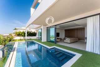 Maison  N/a. Exclusiva villa de lujo con vistas al mar en costa adeje