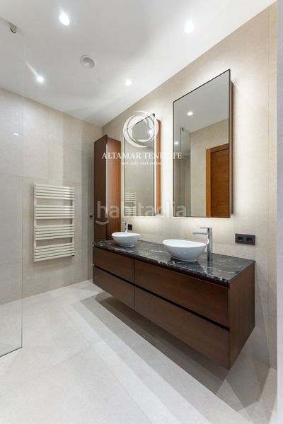 Foto ec11b85b-b1a8-4858-bf3a-b6c57885ea6f. Casa amb aparcament piscina a San Eugenio Bajo Adeje