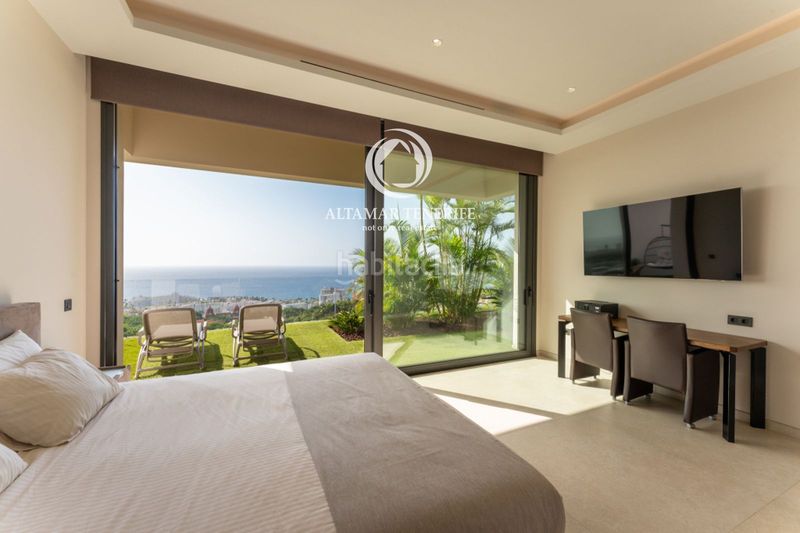 Foto a46f3672-7d79-43f2-98b9-3258521e4bd2. Casa amb aparcament piscina a San Eugenio Bajo Adeje