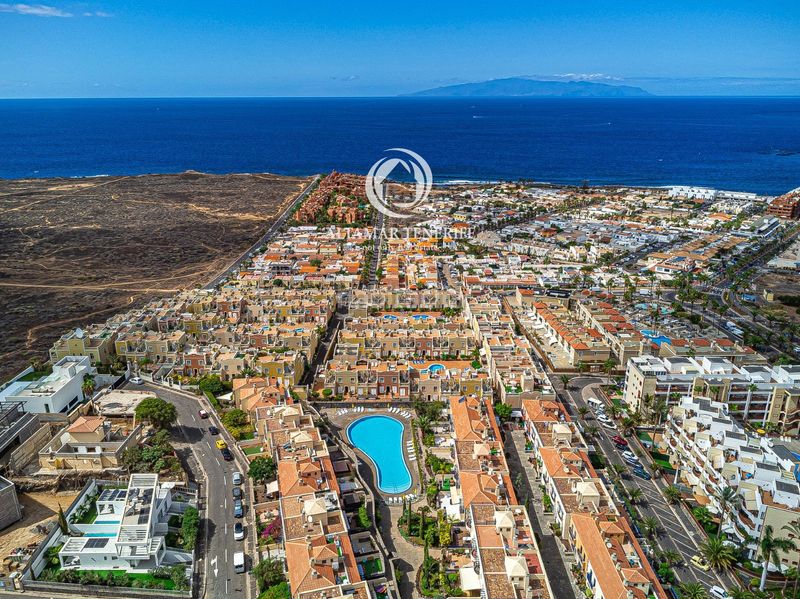 Foto c5ce19c0-4281-45a7-8dd8-6f6c3b11e908. Apartament amb aparcament piscina a Palm - Mar Arona