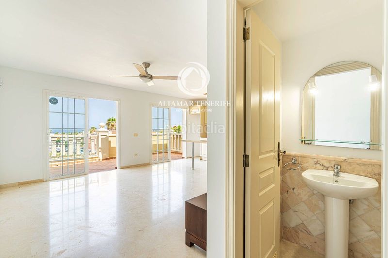 Foto d20663cb-95ee-489e-a87c-5cc07a80ce18. Apartament amb aparcament piscina a Palm - Mar Arona