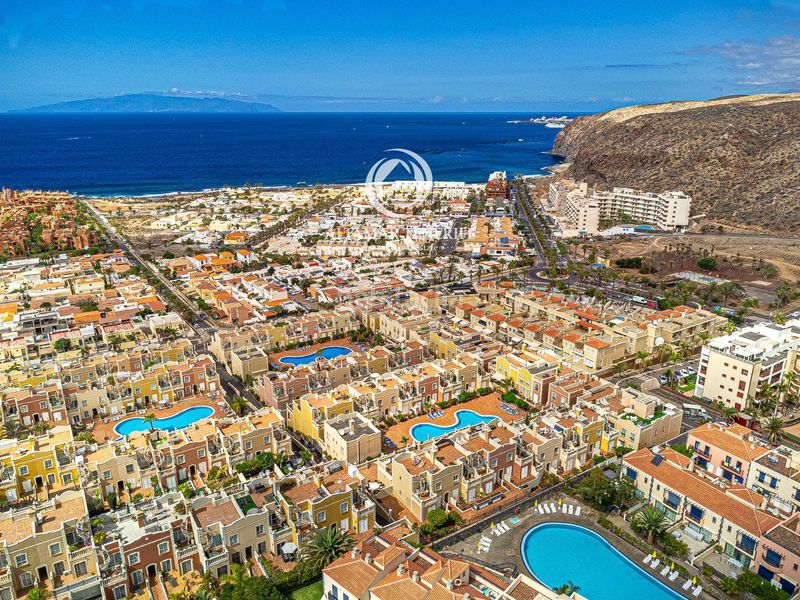 Foto f8eec4b5-7099-4606-a779-840374c25b79. Apartament amb aparcament piscina a Palm - Mar Arona