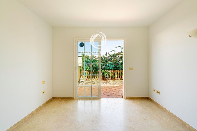 Foto fb6ed991-8591-41d4-82a3-7b3038478b4e. Apartament amb aparcament piscina a Palm - Mar Arona
