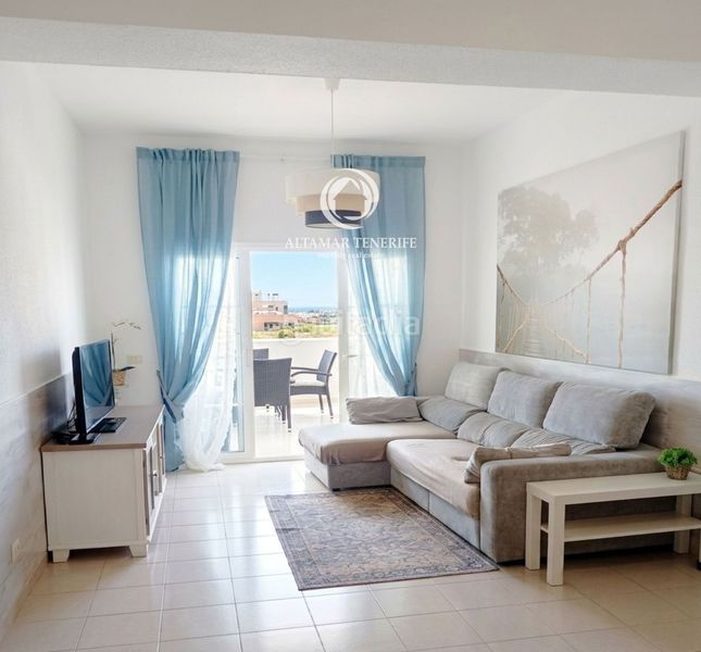 Foto b0a9a95f-d69b-4e7a-a208-8e416df93198. Apartament amb piscina a Playa de Fañabé Adeje