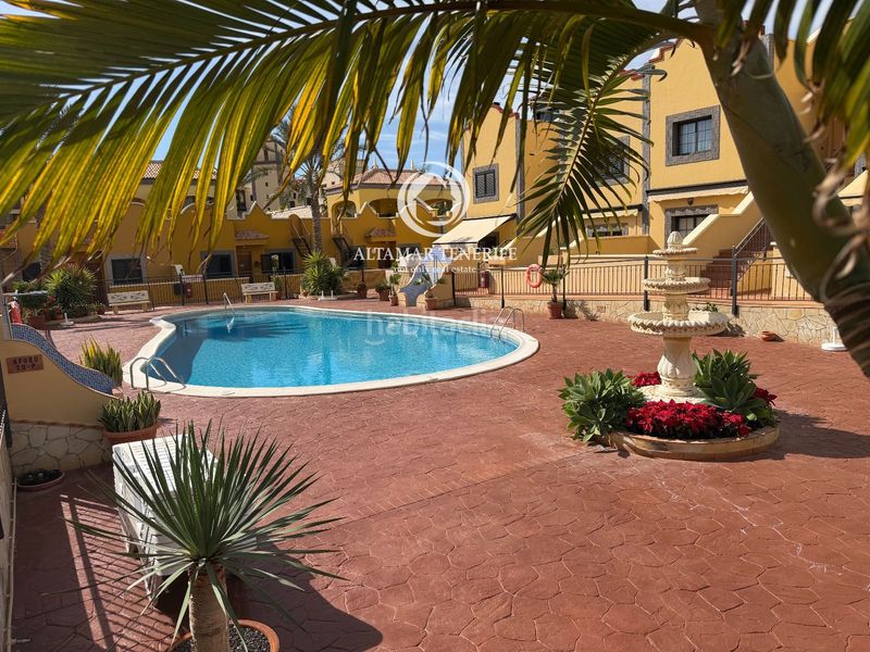 Foto c089ac6f-09ee-4bf5-bbfa-0752c77515f2. Apartament amb aparcament piscina a Playa del Duque Adeje