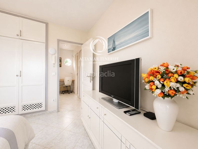 Foto 0f348b86-922a-452b-bfe5-d4d53e9d174d. Casa adossada amb aparcament piscina a Playa Fañabé Alto Adeje