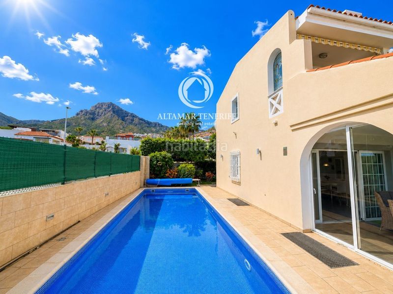 Foto 230ba2e1-e61b-47c7-80b0-52f3ac9f7788. Casa adossada amb aparcament piscina a Playa Fañabé Alto Adeje