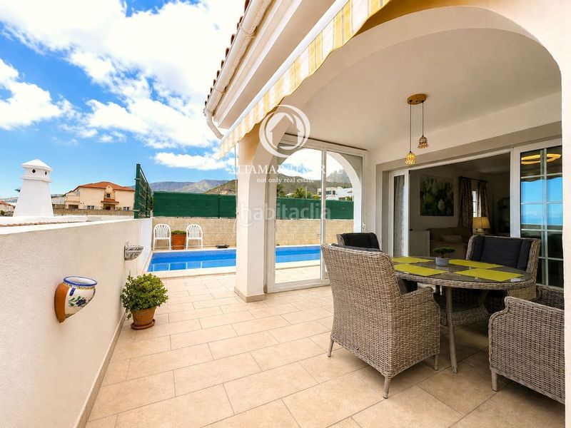 Foto 2d6f994b-b34f-4e81-ad65-9c4f663431cf. Casa adossada amb aparcament piscina a Playa Fañabé Alto Adeje
