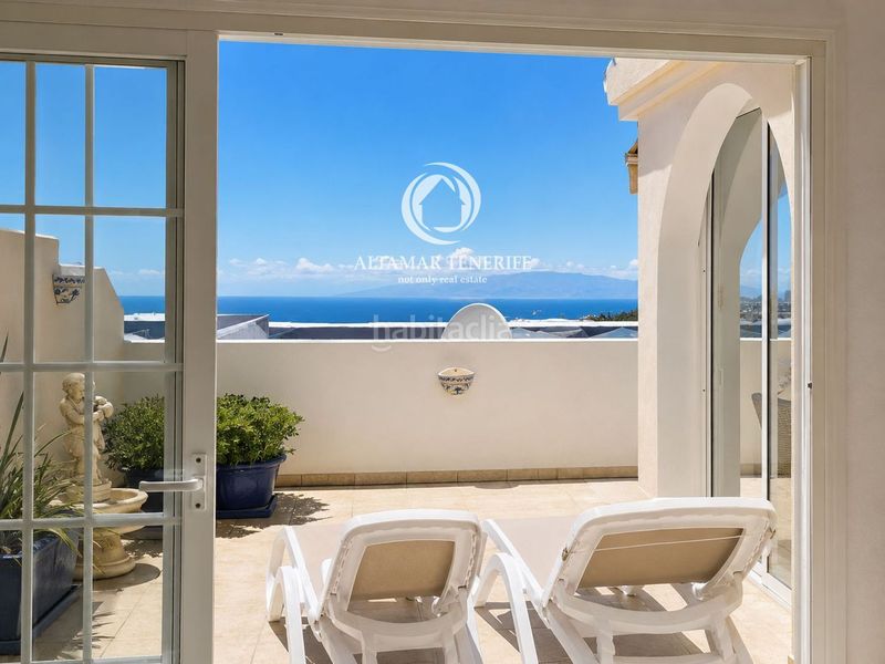 Foto 41c1ba86-d16a-4fc9-9087-70bc5d5eaecf. Casa adossada amb aparcament piscina a Playa Fañabé Alto Adeje