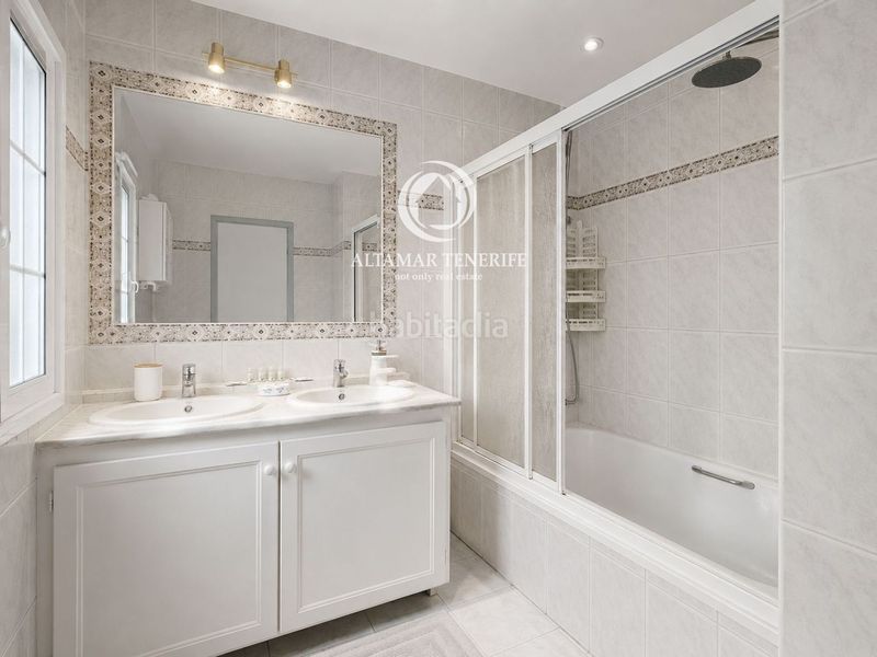 Foto b2ea6dda-60f4-4fa7-8572-27c8993782fa. Casa adossada amb aparcament piscina a Playa Fañabé Alto Adeje