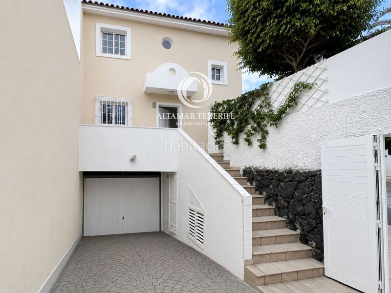 Foto dde65f1b-b269-4832-9654-b9ec6e20eb07. Casa adossada amb aparcament piscina a Playa Fañabé Alto Adeje