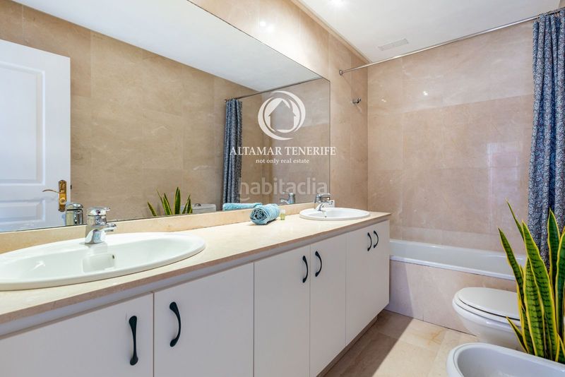 Foto aeefc393-c7f9-4881-a8a7-e75b449abd7d. Apartament amb piscina a Playa del Duque Adeje