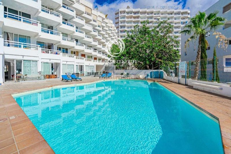 Foto 2441f268-0f59-47e3-b422-2c0bf4abe2f8. Apartament amb piscina a Playa de las Américas Adeje