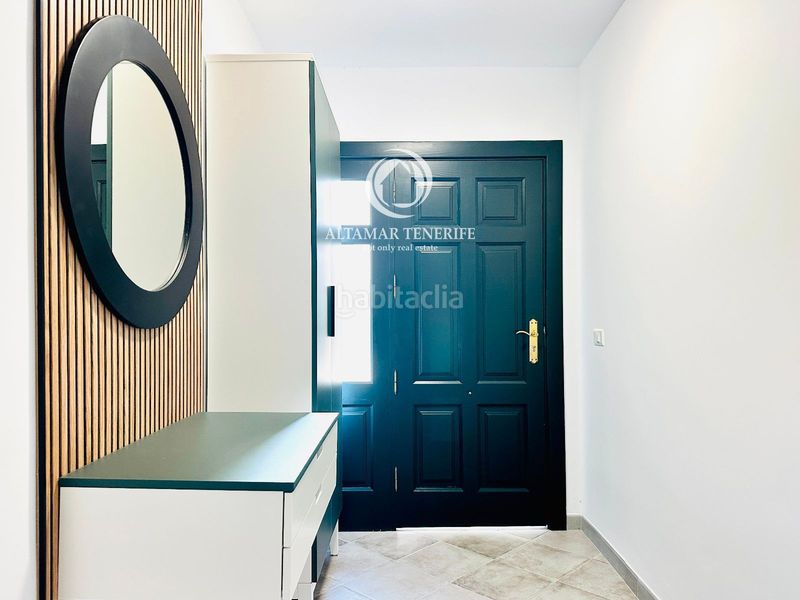 Foto f2fcffdd-71e7-4902-83b9-7c0efd61f786. Casa adossada amb aparcament piscina a Casco Urbano Adeje