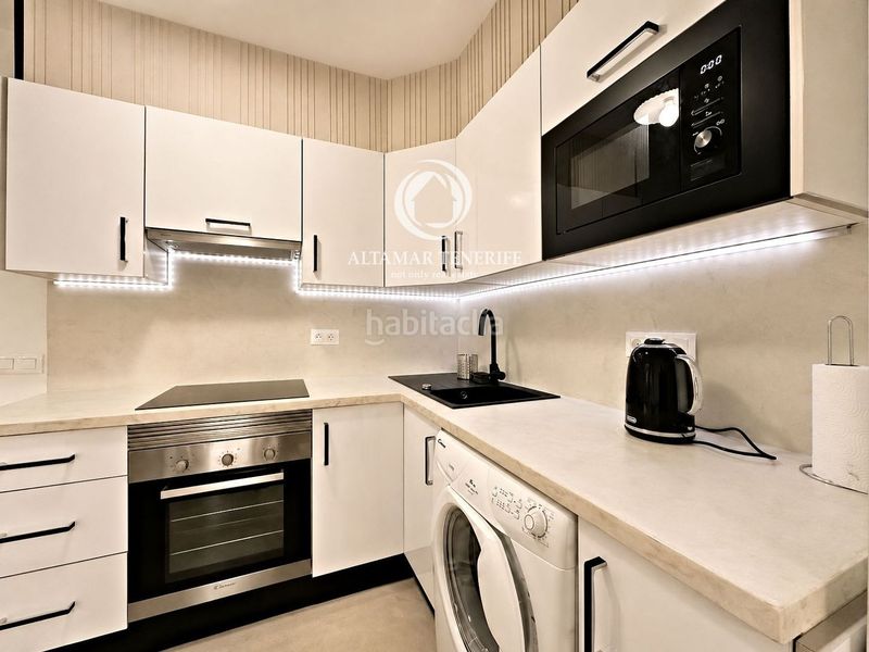Foto 66561032-eb09-4084-a696-adb6fcf980a4. Apartament amb aparcament piscina a Los Cristianos Arona